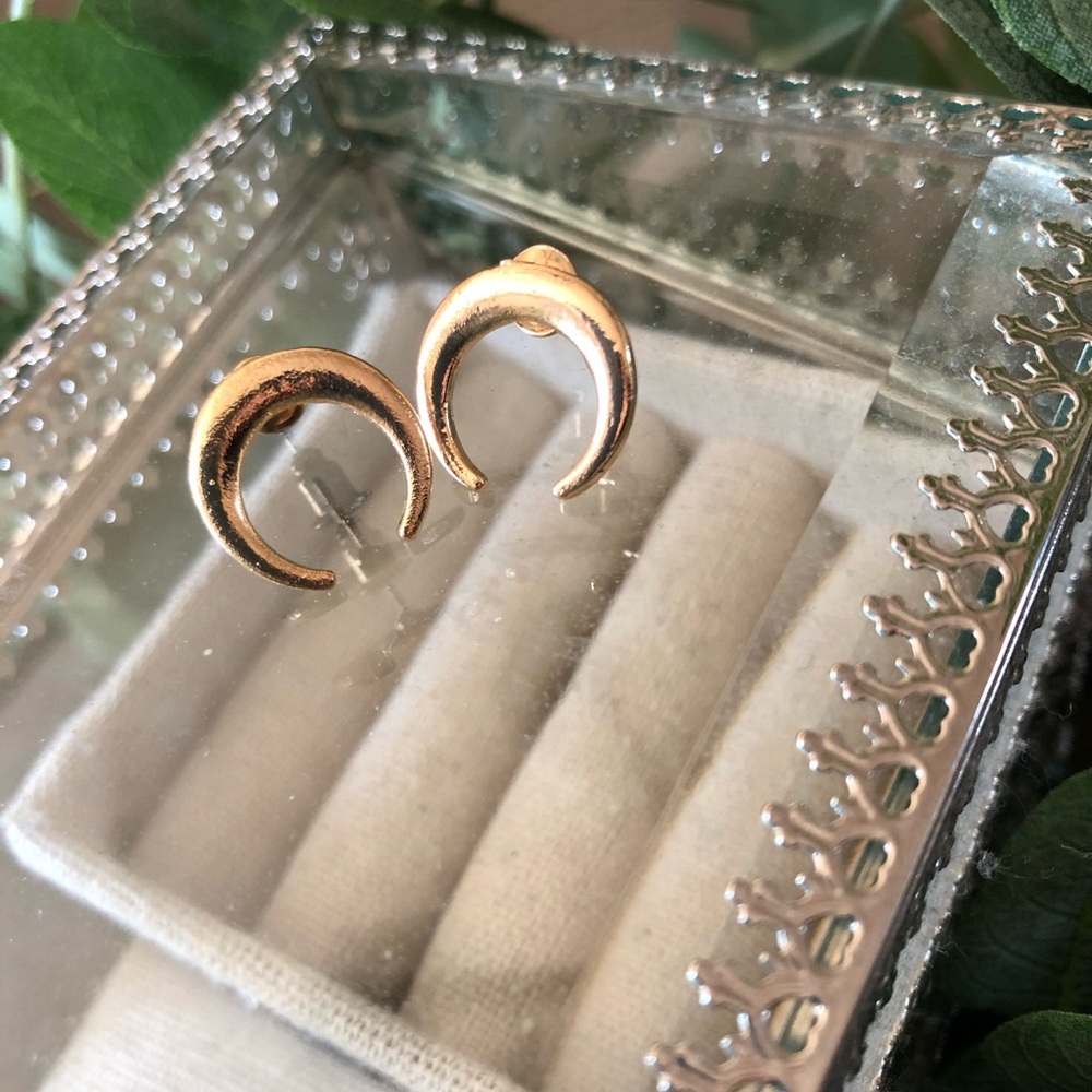 🌙 Golden Crescent Stud Earrings 🌙